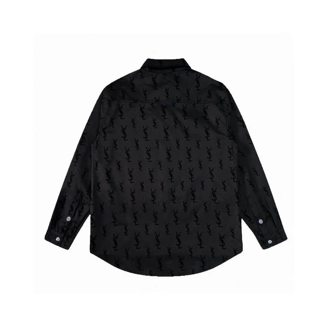 New batch 💰230 model number: G230 SAINT LAURENT YSL new flocked all-over printed shirt top 1️⃣The upper body of the fabric is soft and comfortable, extremely delicate, feels solid, smooth and soft. It has the characteristics of the fabric being wrinkle-free and the hand feel is invincible. The details are handled perfectly! 1️⃣This year’s most popular all-over printing element, full of high-end sense, customized original flocking fabric, combined with the classic YSL flocking pattern for a super high-end feel! 3️⃣The upper part of the body is versatile and white, and it is crazy to call. The YSL flocked shirt with super good looks is a style that you will fall in love with at a glance. The upper part of the body shows off the temperament. It is the same style for men and women. It is a versatile shirt jacket for couples! Color: black Size: M, L, XL